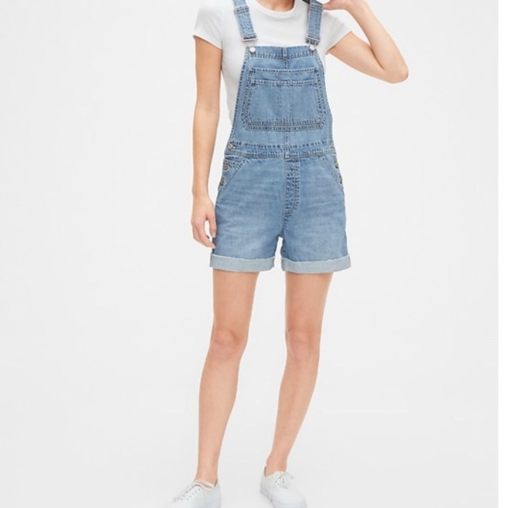 GAP Denim Overall Shorts - mid wash, raw hem